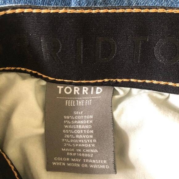 Torrid Jeans Feel the Fit Distressed Mom Size 26 S - Picture 8 of 10